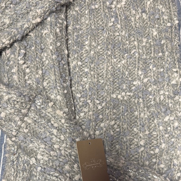 ANTHROPOLOGIE Elegant Gray Knit Scarf - Picture 4 of 5